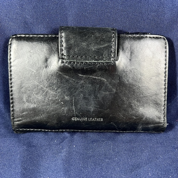 Kenneth Cole Reaction Genuine Leather Wallet Black Flap Metallic Logo Button - Picture 2 of 5